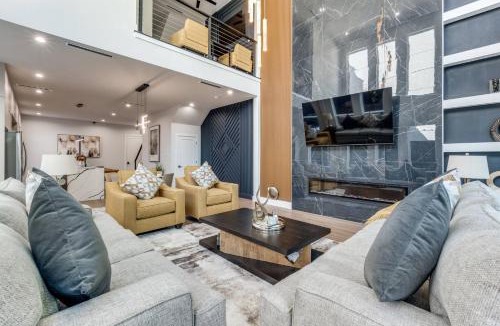 West Dallas House | Luxurious Newly Built 5BR 5BA | Rooftop W/Grill