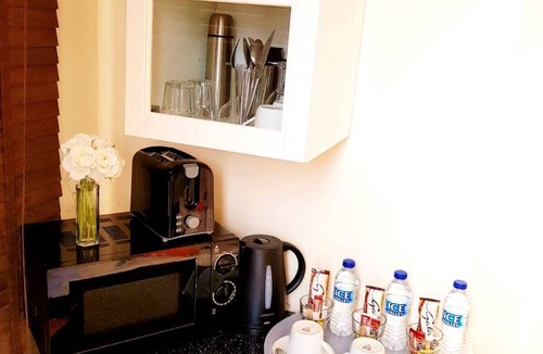 Ponders End Bed & Breakfast | Luxurious, Newly renovated rooms with high ceilings and great amenities