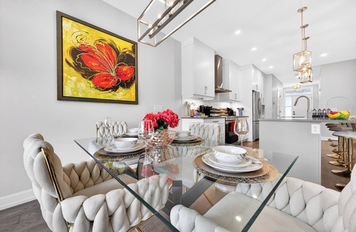 Niagara Falls House | Luxurious Niagara 3 Bdr Townhouse/Garage