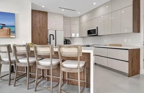 Long Meadow House | Luxurious Oasis