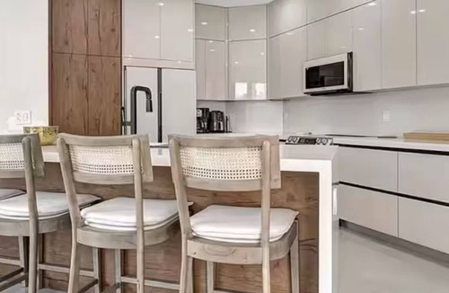 Long Meadow House | Luxurious Oasis