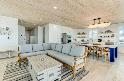 Ocean Cay House | Luxurious Oceanfront 6 bedrooms and 2 kitchens. Luxury at its finest.