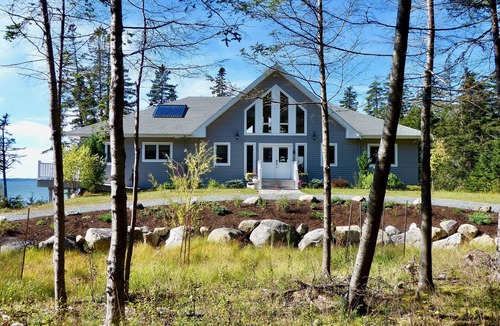Deer Isle House | LUXURIOUS OCEANFRONT & PRIVATE BEACH