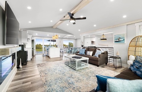 Cormierville House | Luxurious Oceanview beach house W/hot tub