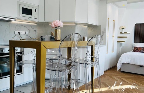 Quartier de la Plaine-de-Monceaux Apartment | Luxurious Parc Monceau hideway by Edelsam