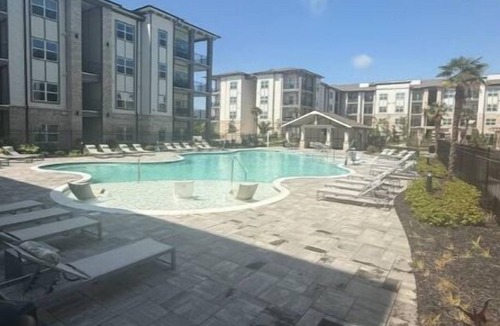 McDonough Apartment | Luxurious Plush Apartment