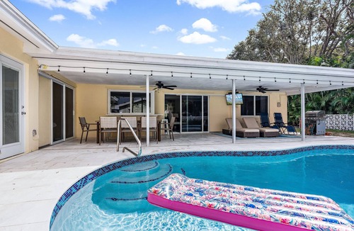 BallenIsles House | Luxurious Pool Home Central to Everything!