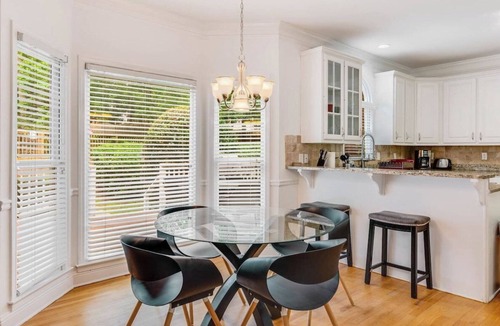 Conyers House | Luxurious POOL 5BR Oasis, Sleeps 10, Office, Deck