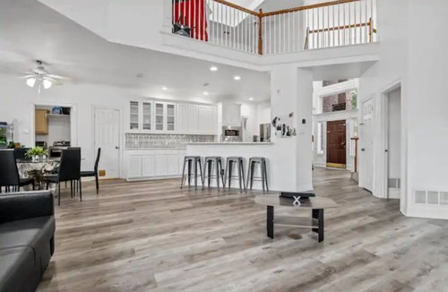 Richardson Villa | Luxurious | Pool Oasis | PS5 | 12 Beds | Aquarium
