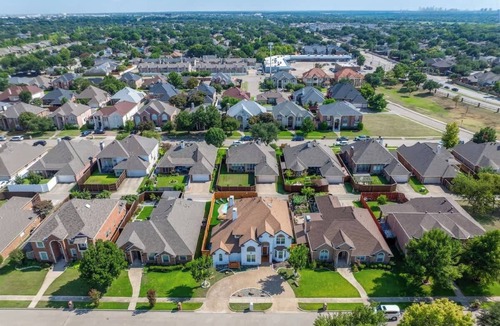 Richardson Villa | Luxurious | Pool Oasis | PS5 | 5BR 4 BA | Aquarium