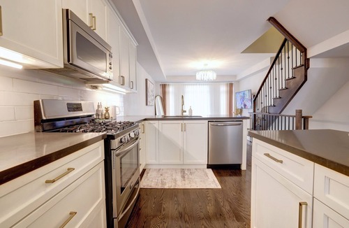 Lakeview House | Luxurious Port Credit |Lakefront, Dining & Shopping