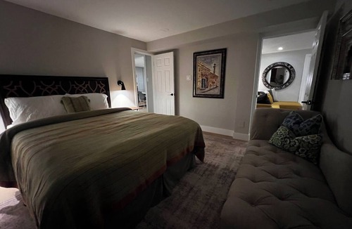 Glen Abbey Apartment | Luxurious Private Apartment