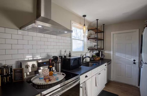 Apex Cottage | Luxurious Private Cottage - Walk to Downtown Apex