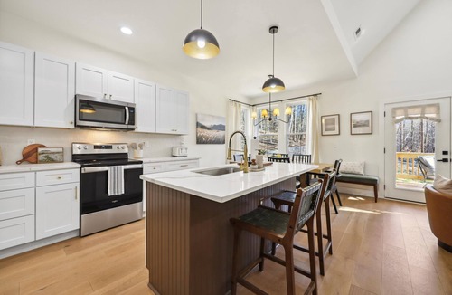 Graysville House | Luxurious Private Retreat: 3-Bedroom Haven