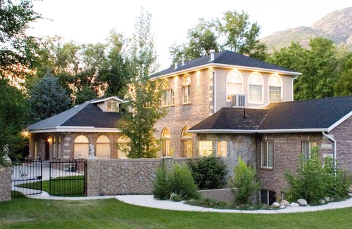 Holladay House | Luxurious Private Estate with Hot Tub. Game Room, Grand Piano- Near Ski Resort