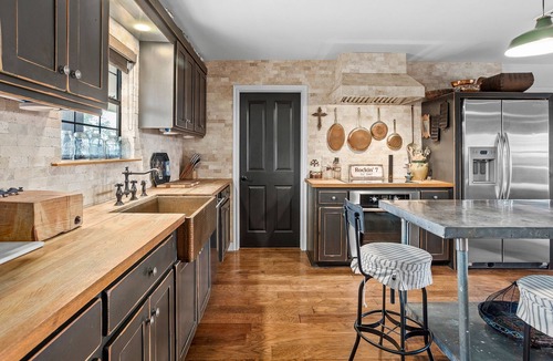 Glen Rose House | Luxurious property with pool, hot tub, wraparound porch, & two primary suites
