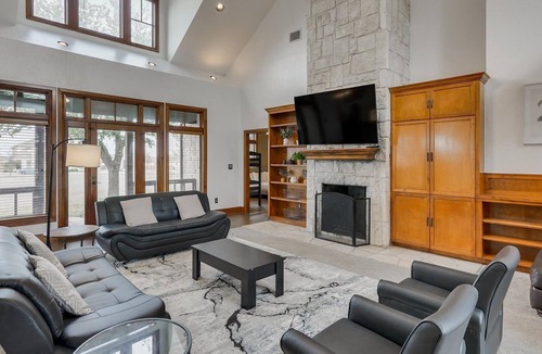Weston House | Luxurious Ranch Style Home w Oasis Backyard & Pool