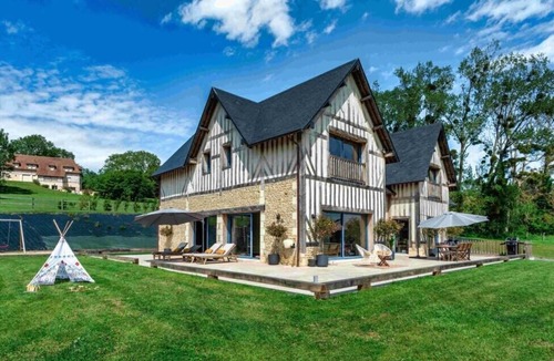 Deauville Villa | Luxurious residence with a heated swimming pool