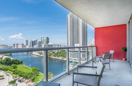 Hallandale Beach Apartment | Luxurious Resort Apartment in Hallandale Beach