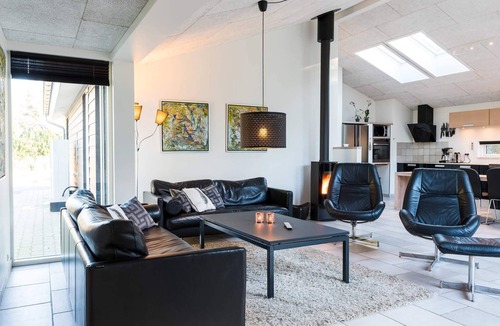 Henne House | Luxurious Retreat in Henne Strand-By Traum