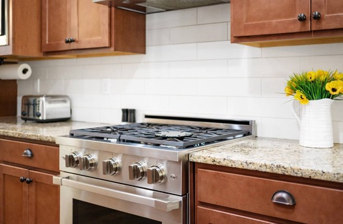 West Haven-Sylvan House | Luxurious Retreat in SW Portland with 7-Person Hot Tub – Sleeps 14 Comfortably!