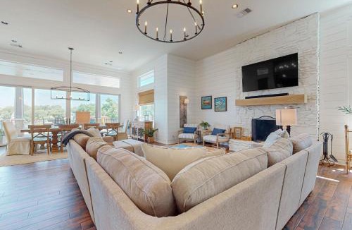 Granite Shoals House | Luxurious Retreat on Lake LBJ: Pool, Hot Tub, Dock