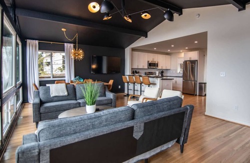 Forest Park House | Luxurious Retreat w/Stunning Views | Sleeps 16