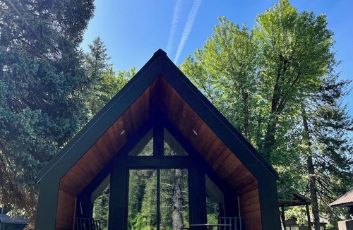 Lowell Cabin | Luxurious River Front Cabin