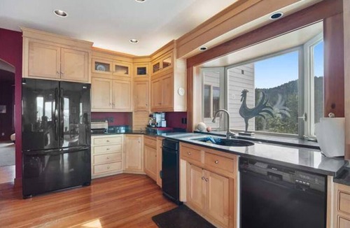 Kettle Falls House | Luxurious River/Mountain View house Suite 1