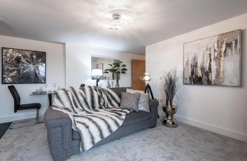 Diglis Apartment | Luxurious river view apartment with terrace