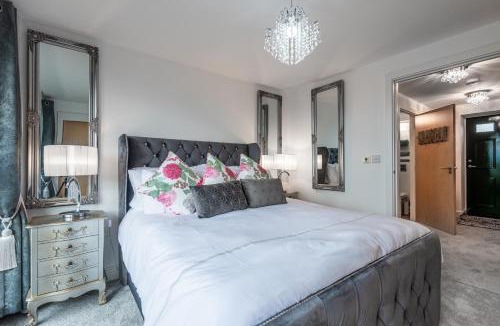 Diglis Apartment | Luxurious river view apartment with terrace