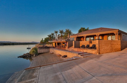 Bullhead City House | Luxurious Riverfront Home W/Private Beach & Waterfront Bar/HEATED POOL