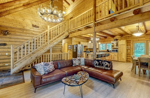 Tillamook Cabin | Luxurious riverfront log cabin with firepit, fireplace, & breathtaking scenery