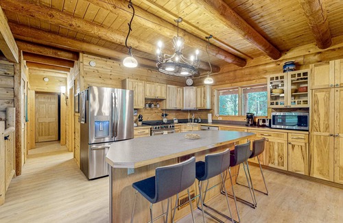 Tillamook Cabin | Luxurious riverfront log cabin with firepit, fireplace, & breathtaking scenery