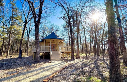 Miller Grove House | Luxurious Romantic Glamping Cabin with Outdoor Tub near Lake Fork in East Texas