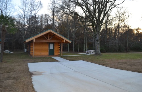 Shreveport Cabin | Luxurious Romantic Log Cabin North of Shreveport