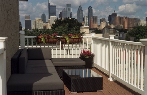 Newbold House | Luxurious! Roof Top! Sleeps 3-14!