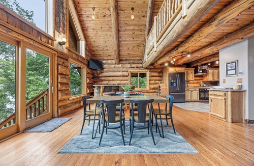 Vergas Cabin | Luxurious Rustic Cabin Getaway on Loon Lake.