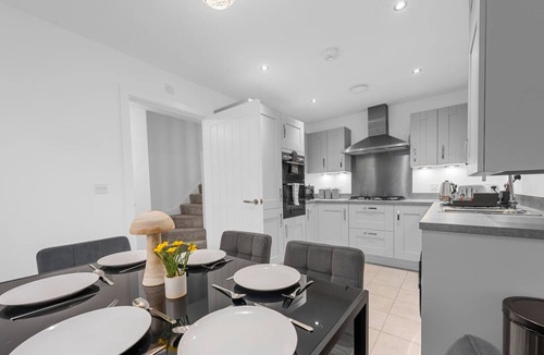 Manchester House | Luxurious Stylish: Modern Home