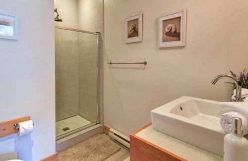 Lac Superieur Village House | Luxurious Scandinavian Cottage with Private Jacuzzi