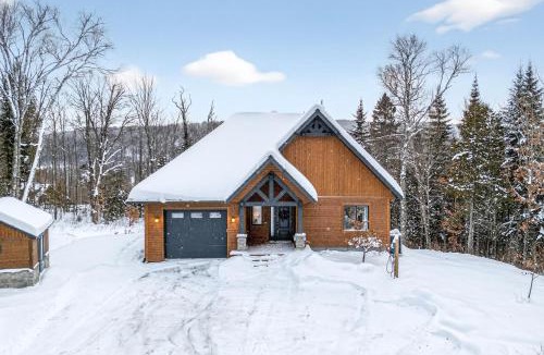 Saint-Faustin-Lac-Carre Ski Chalet | Luxurious Scandinavian Golf Chalet with Private Spa