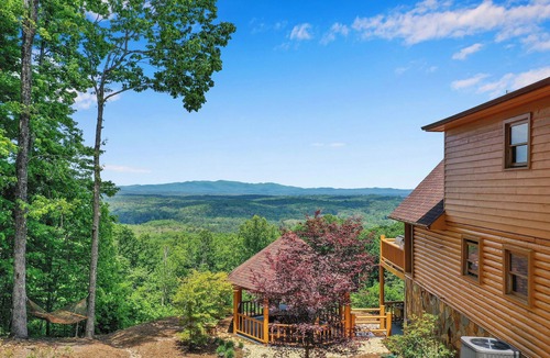 Blue Ridge Cabin | Luxurious, Secluded Cabin, with Gazebo Covered Hot-tub + Amazing View