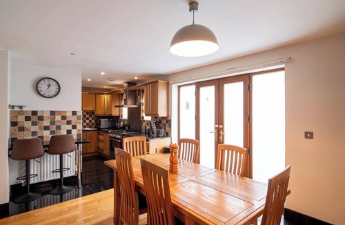 Woodseats House | Luxurious Sheffield Villa 3bed with Stunning Views