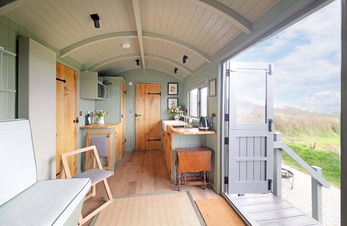 Sidmouth Cabin | Luxurious Shepherds Huts, Outdoor Baths, Sea Views