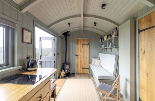 Sidmouth Cabin | Luxurious Shepherds Huts, Outdoor Baths, Sea Views