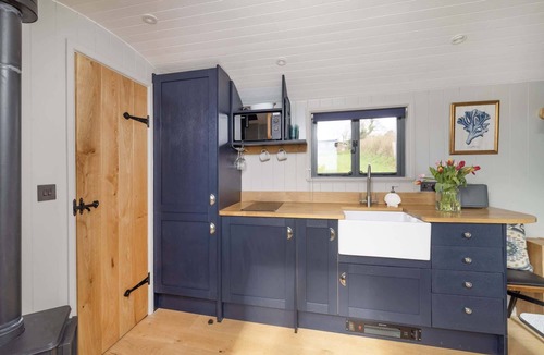 Sidmouth Cabin | Luxurious Shepherds Huts, Outdoor Baths, Sea Views