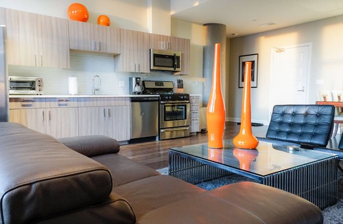Central Business District Apartment | Luxurious Sibley Square Penthouse Level Apartment