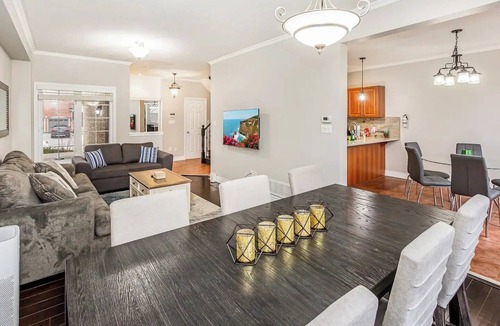 Richmond Hill House | Luxurious Spacious Dream Home with Parking!