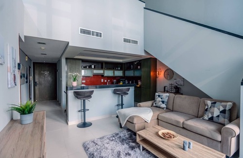 Downtown Dubai House | Luxurious, Spacious 4HD Duplex Apt, 10 minutes to Dubai Mall and Burj Khalifa