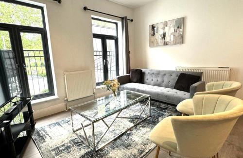 Southfields Apartment | Luxurious Spacious Apartment 2BR 2BA